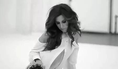 Sinnamon Love se film porno streaming complet fait baiser