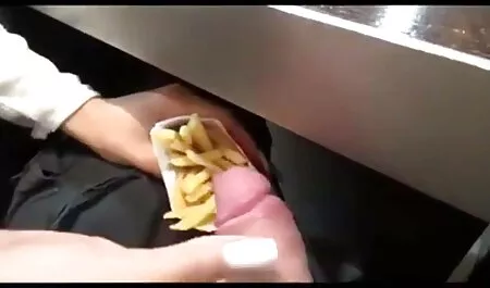 Randy filme porno streaming Blonde reçoit une charge massive sur son chat. prendre plaisir