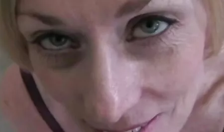 Secrétaire en chaleur collants noirs talons hauts films streaming x gratuits solo