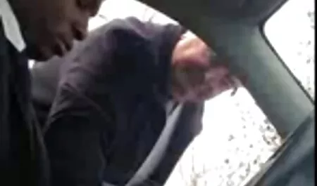 Sophie aux tétons perky jouant film x vintage streaming sa chatte (MrNo)