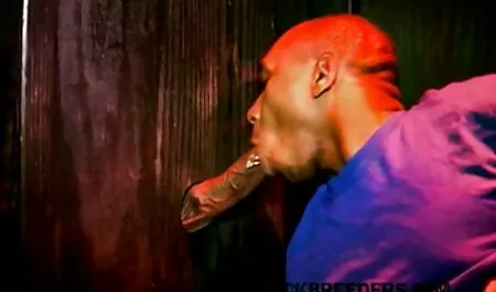 MILF parfaite aux cheveux de film porno en entier gratuit corbeau baise dur