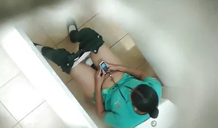 Willing Bree - Trouve un mec excité sur le canapé film francais porno streaming