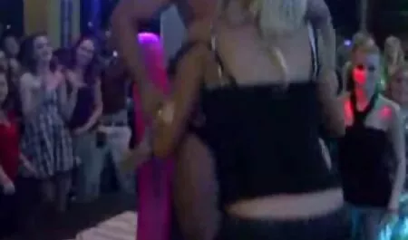 Se masturbe avec un énorme jouet site film x gratuit rose