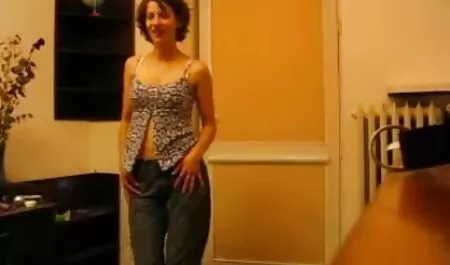 Celeste enseigne à regarder films pornographiques Misty comment gérer le sexe anal