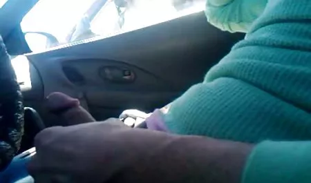 Latina essaie voir films pornos son nouvel amant