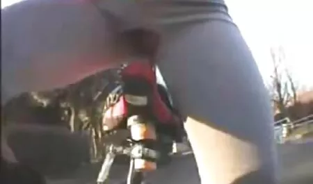 Brunette prend un filme streaming porno sauna après la douche