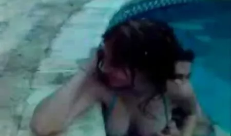 Secretaire au look exotique percuté film porno streaming vf par son patron