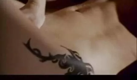 Sexy Cougar séduit 3 site film x gratuit jeunes BBC avec des fruits