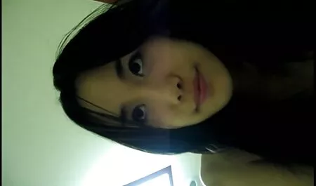 La film porno a voir gratuit salope britannique Bev Cocks dans un FMM obtient un double vagin