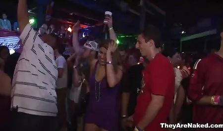 Chaud brunette amateur sur porno xxx streaming webcam