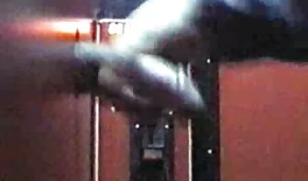 Sarah Young montre son regarder un porno gratuitement cul sexy