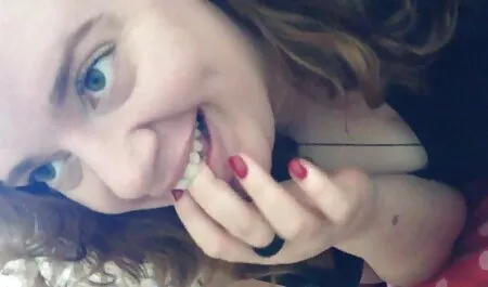 Poilu MILF bandes doigts streaming film x francais et jouets