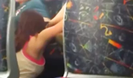 Blonde première minuterie profite d'une bite en film porno en streaming pov